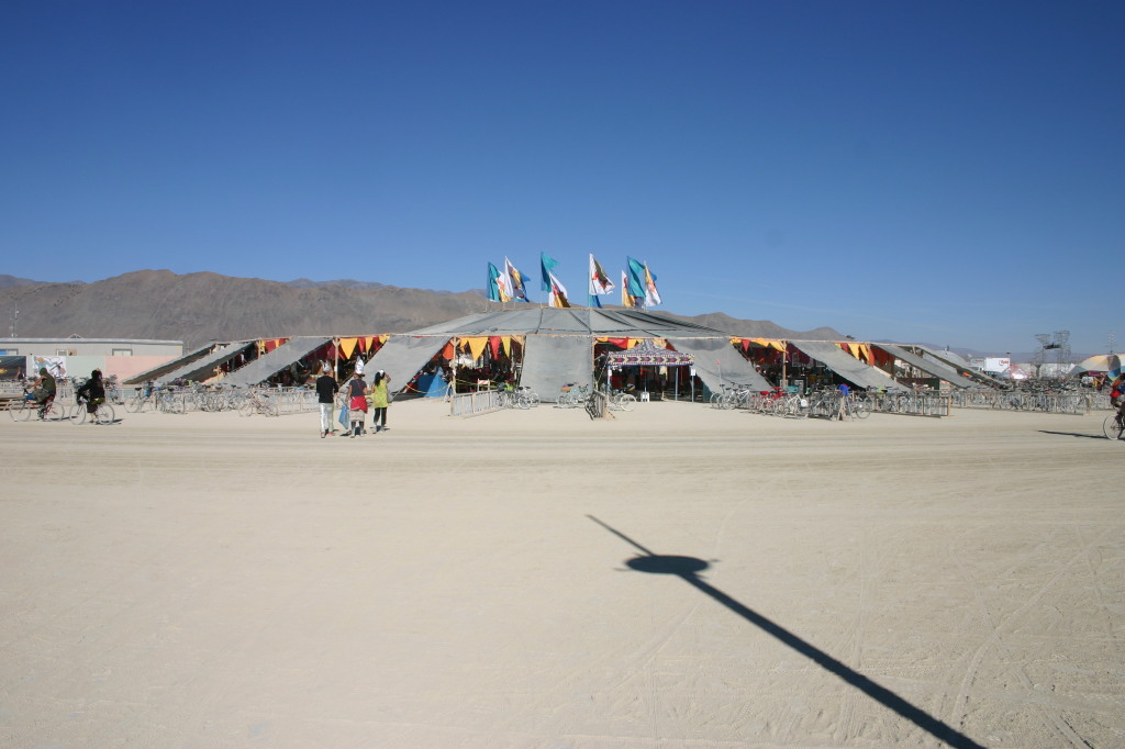 2005/BurningMan/1024x768_IMG_1803.JPG