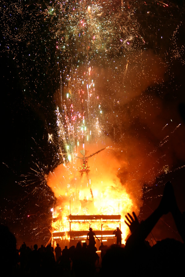 2005/BurningMan/640x480_IMG_1871.JPG