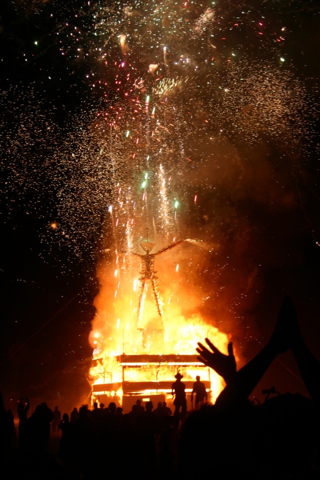 2005/BurningMan/640x480_IMG_1875.JPG