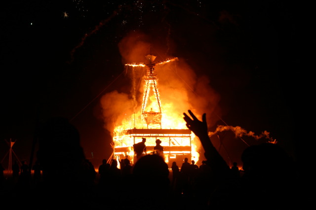 2005/BurningMan/640x480_IMG_1884.JPG