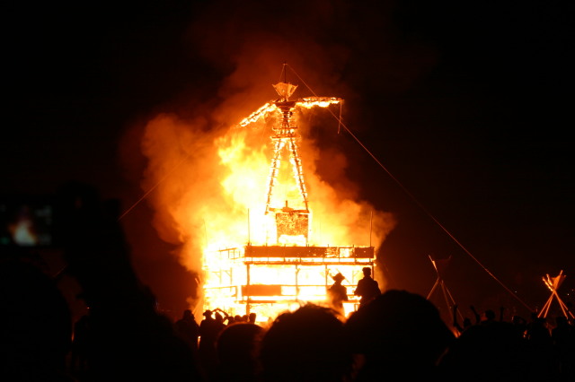 2005/BurningMan/640x480_IMG_1899.JPG