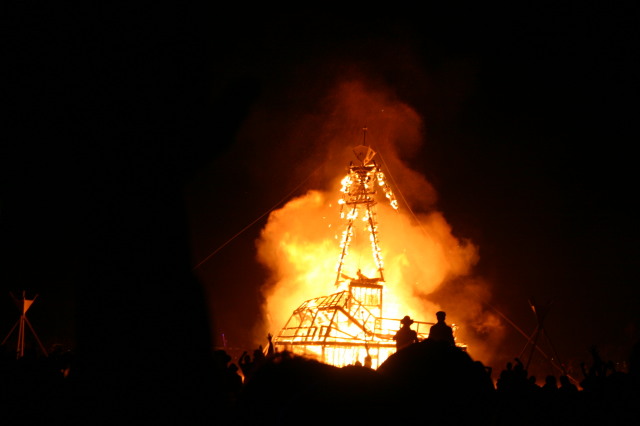 2005/BurningMan/640x480_IMG_1908.JPG