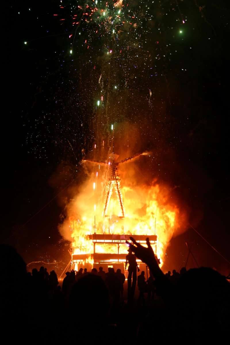 2005/BurningMan/800x600_IMG_1879.JPG