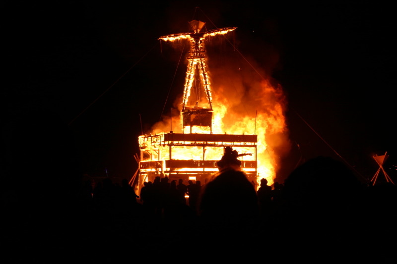 2005/BurningMan/800x600_IMG_1892.JPG