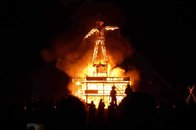 2005/BurningMan/800x600_IMG_1900.JPG
