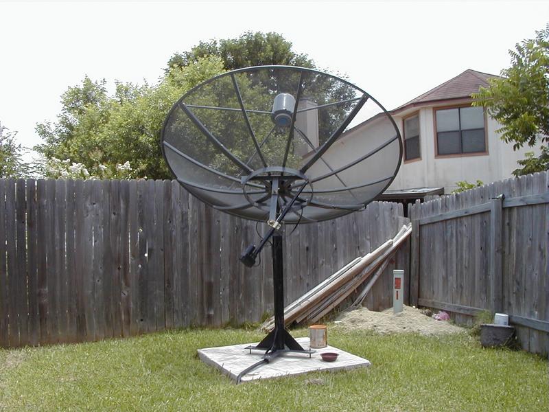 1999/Demo_Page/800x600_Large_picture_of_Satellite_Dish.jpg