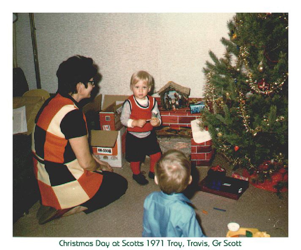 1971-12-ChristmasScotts.jpg
