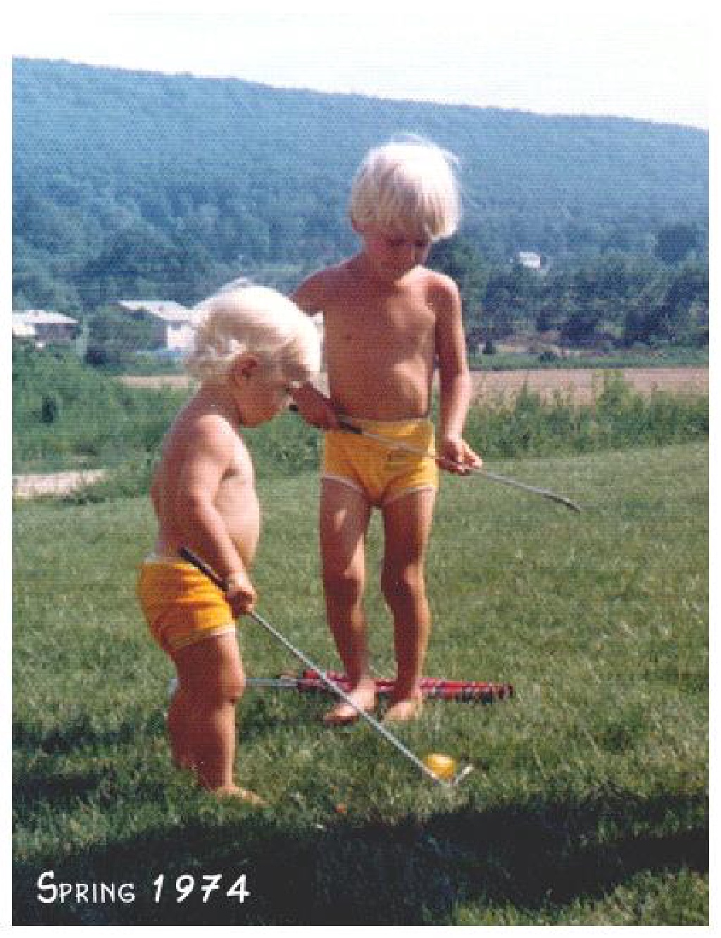 1974-04-JusTravGolfClubs.jpg