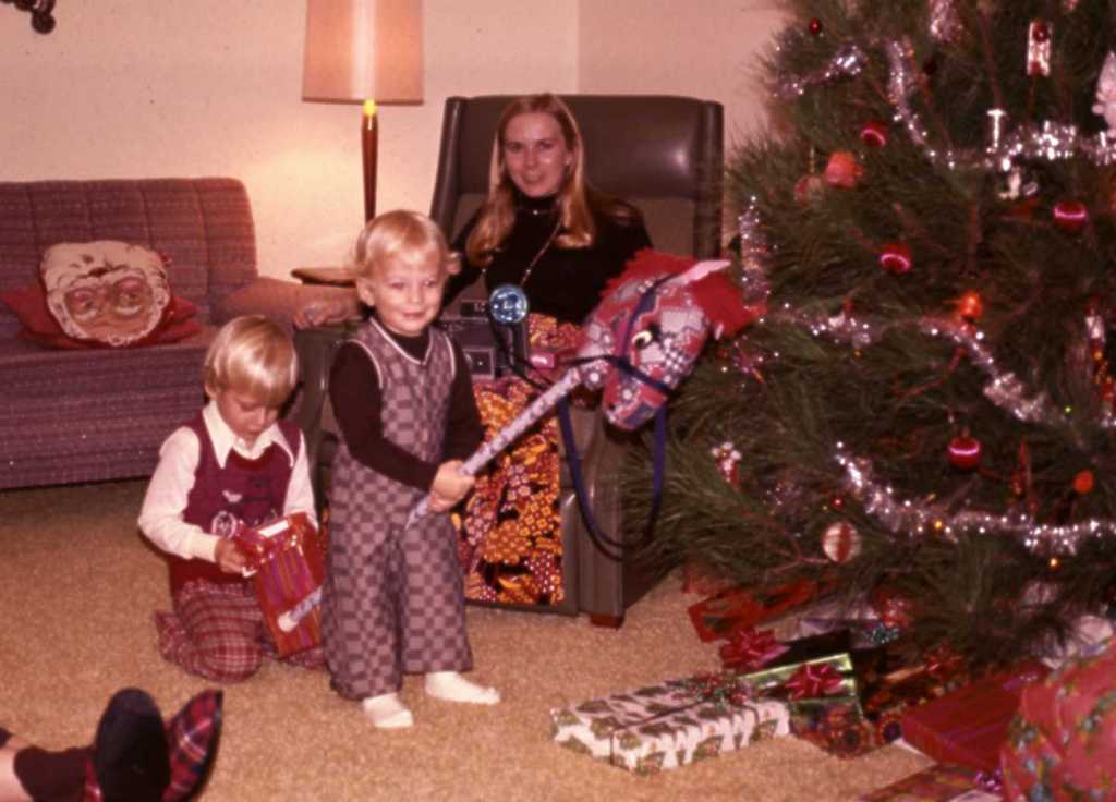 1974-12-Hildebrand-Christmas-07.jpg