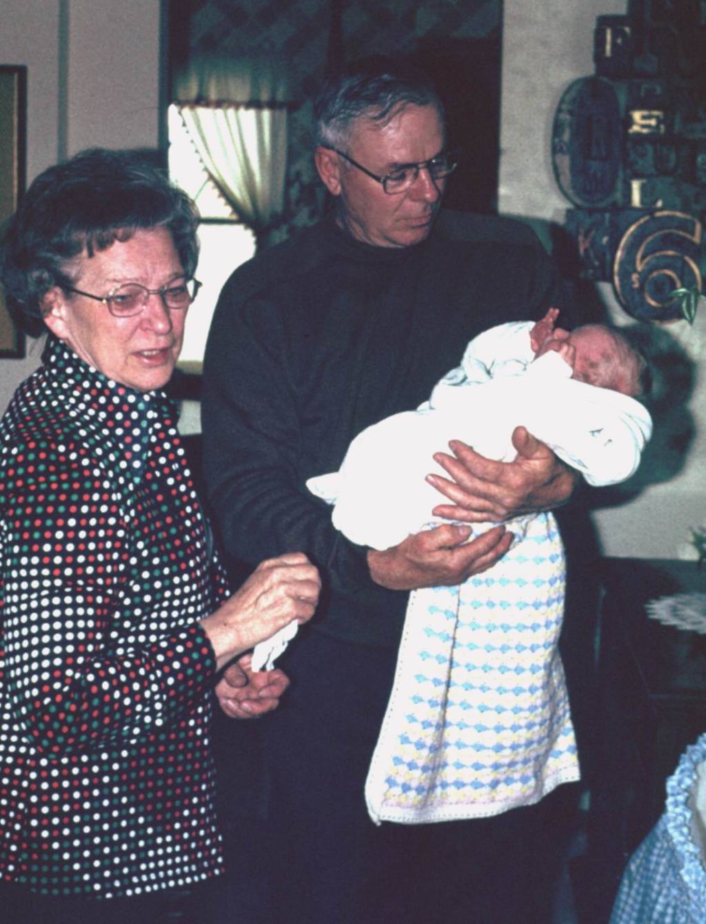 1976-05-06-05-Grandparents-Leaving.JPG