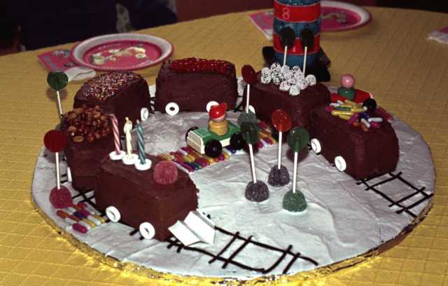 1976-01-15-Justins-Cake-3.jpg