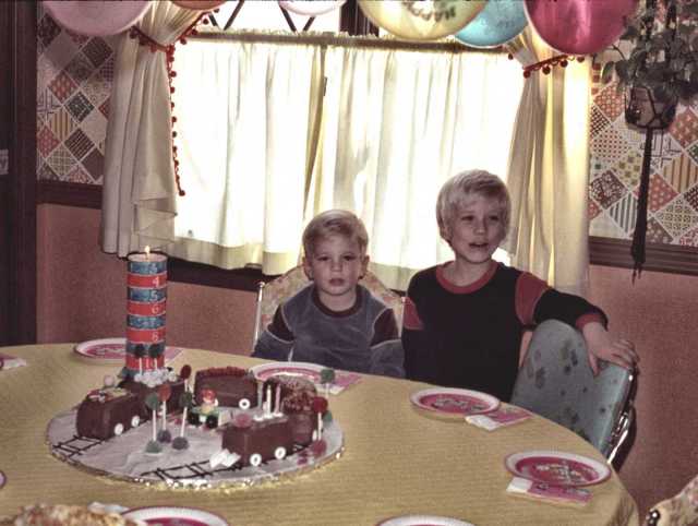 1970-1991-Jim-Janeen-first-20years/640x480_1976-01-15-Justins-Cake-4.jpg