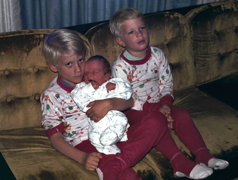 1970-1991-Jim-Janeen-first-20years/800x600_1976-04-29-3-Josh-Comes-Home.JPG