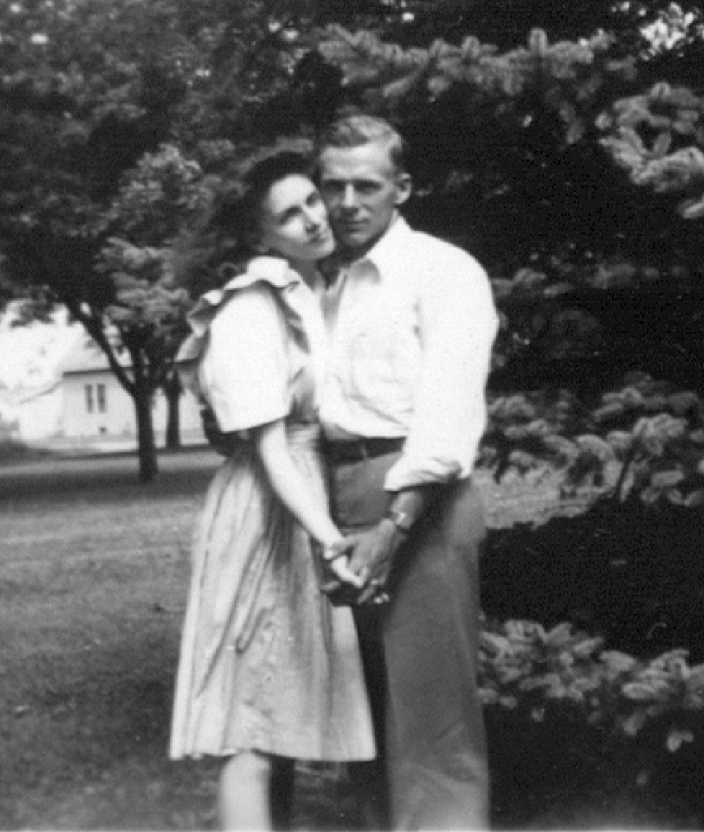 Janeen-Scott-Family-History/1024x768_1944-07-Albert-Mary-Helen.JPG