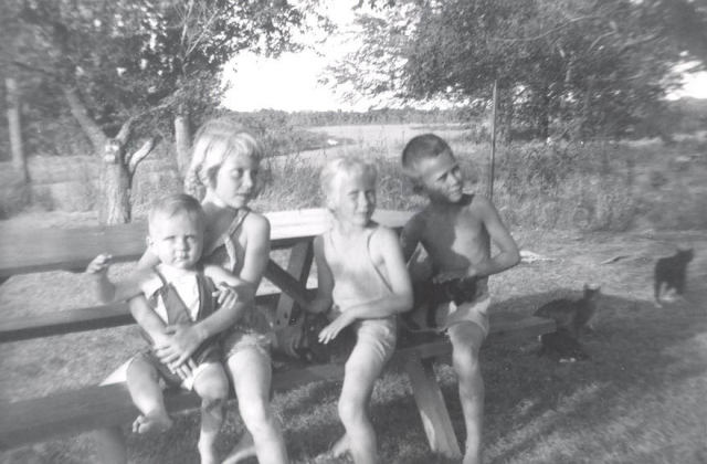 1954-08-4-Scott-Kids2.jpg