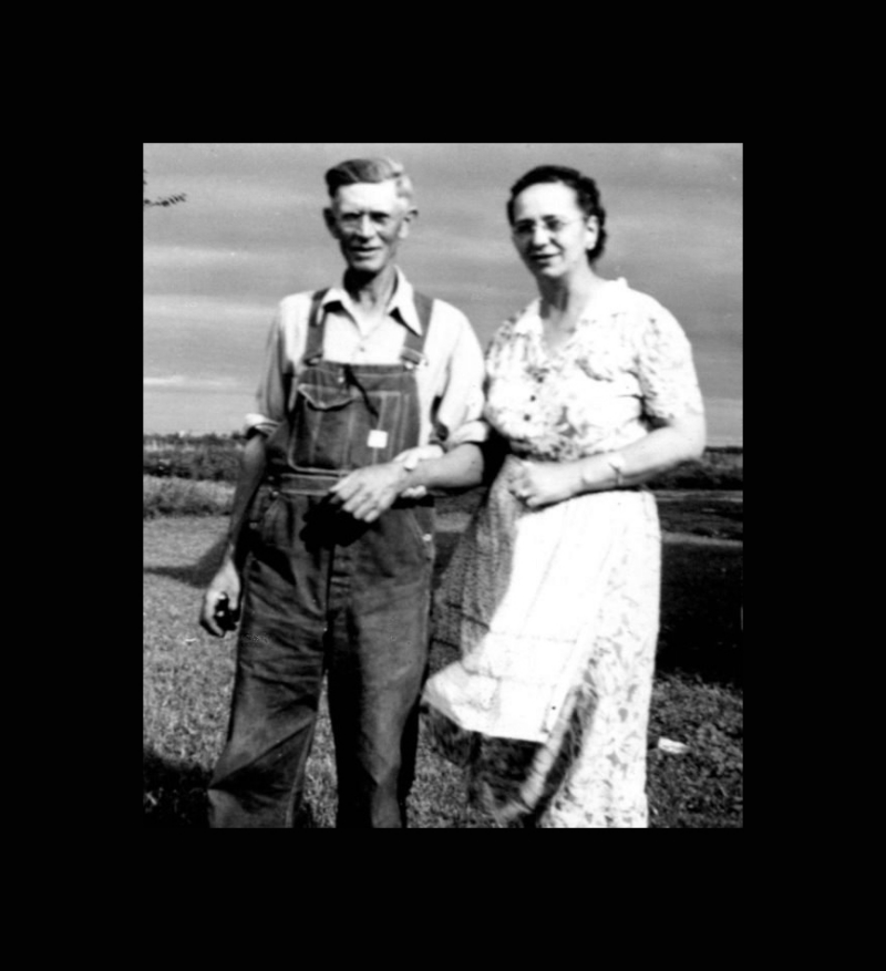 Janeen-Scott-Family-History/800x600_1952-Grandma-Grandpa-Blevens.jpg