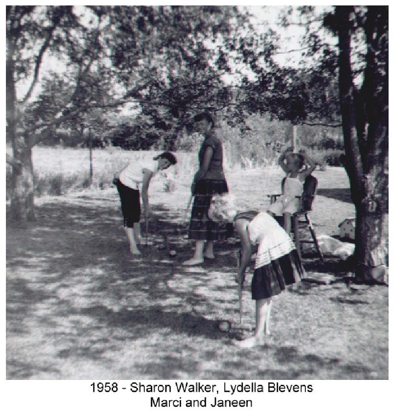 1958-Picnic-Sharon-Walker-Marci-Janeen.jpg