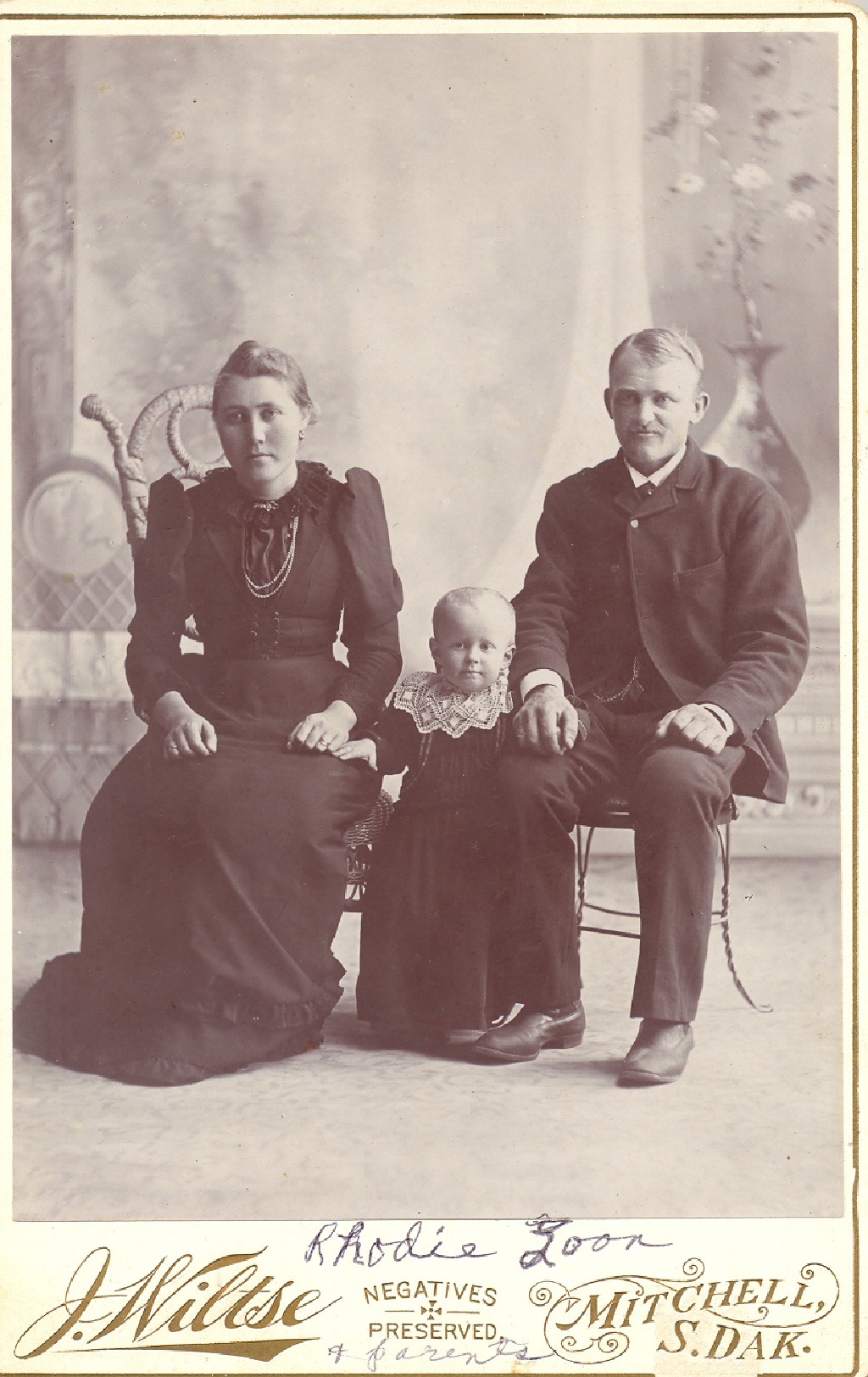 Janeen-Scott-Family-History/Albert-Scott-Family-History/1024x768_1893-Rhodie-Loon-parents.jpg