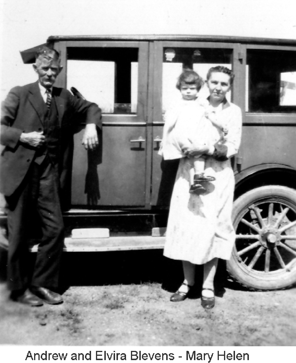 Janeen-Scott-Family-History/Mary-Helen-Blevens-Family-History/1024x768_1928-Andrew-Elvira-Blevens-Baby-Mary-Helen.jpg