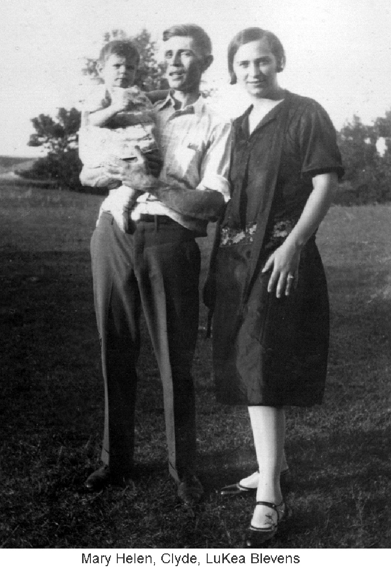 Janeen-Scott-Family-History/Mary-Helen-Blevens-Family-History/800x600_1927-Family-MH-Clyde-Lukea-Blevens.jpg