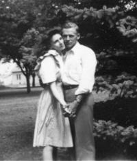 1944-07-Albert-Mary-Helen.JPG