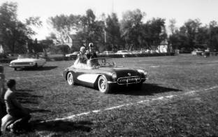 1963-09-HomecomingQueen-Marci-King-John.jpg