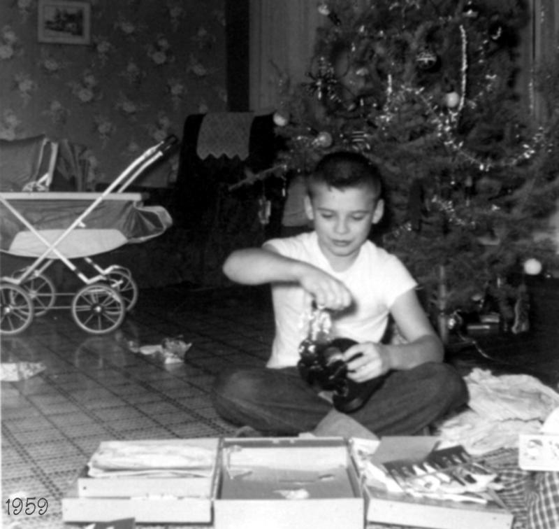 Jim-Hildebrand-Family-History/800x600_1959-Jim-Christmas-Microscope.jpg