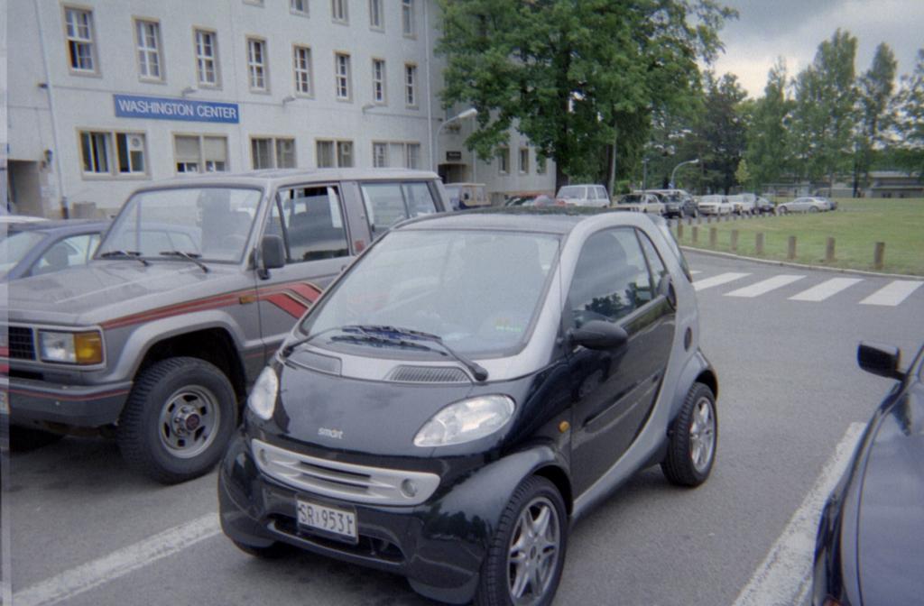 Smart_Car1_2nd_smallest_in_Germany.jpg