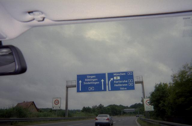 2000/07(July)/Germany-Trip/640x480_Highway_signs_while_on_Autobahn.jpg