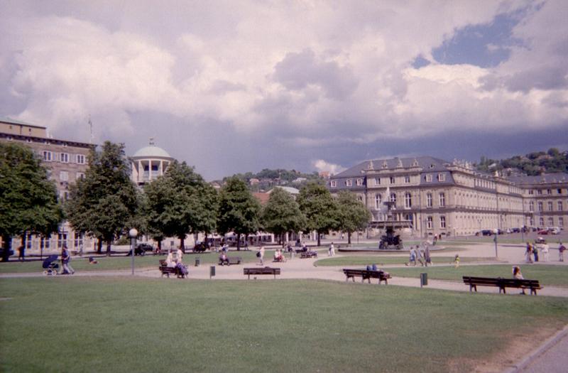 2000/07(July)/Germany-Trip/800x600_Another_Fountain_in_park.jpg