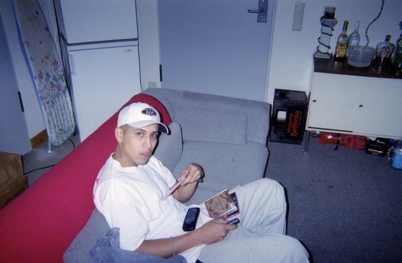 2000/07(July)/Germany-Trip/800x600_Brother_Danny_on_couch.jpg