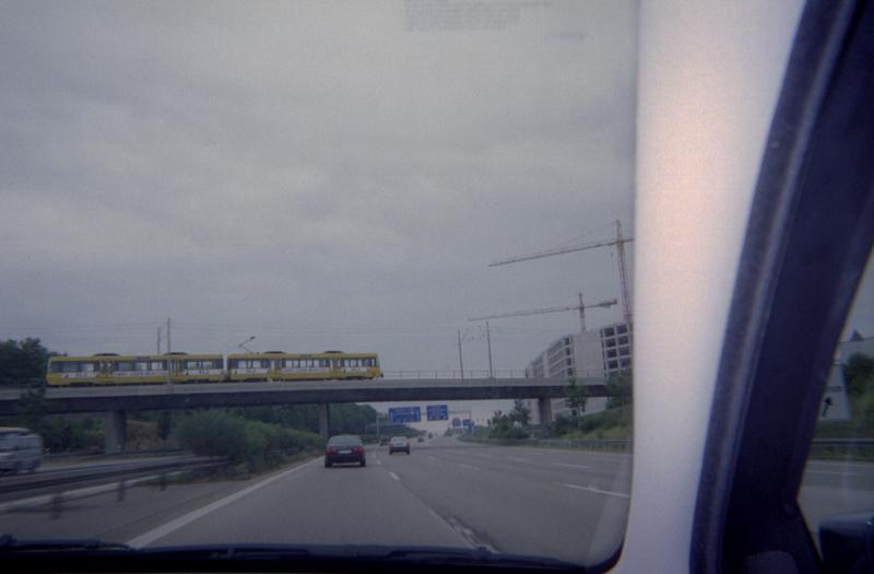 2000/07(July)/Germany-Trip/800x600_Train_above_Autobahn.jpg