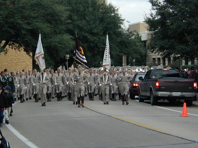 2000/11(November)/Aggie-Oklahoma-Game/640x480_band_march_in.jpg