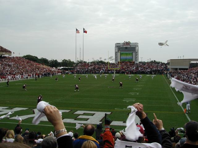 2000/11(November)/Aggie-Oklahoma-Game/640x480_kickoff.jpg