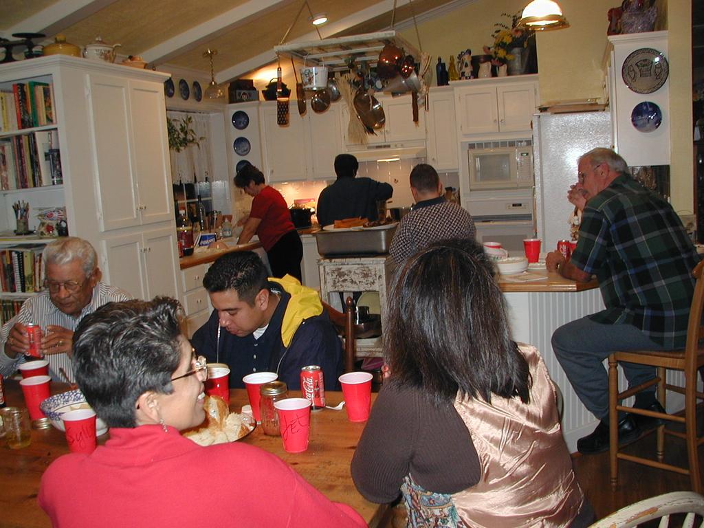 2000/12(December)/Christmas-at-Corpus/1024x768_Chowing-Down.jpg