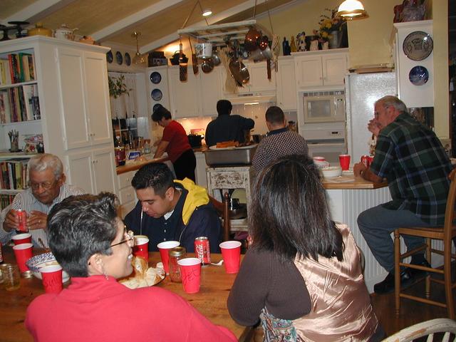2000/12(December)/Christmas-at-Corpus/640x480_Chowing-Down.jpg
