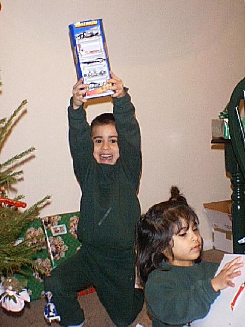 2000/12(December)/Christmas-at-London/800x600_josh1.jpg