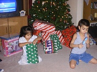 2000/12(December)/Christmas-at-London/josh-and-serena1.jpg