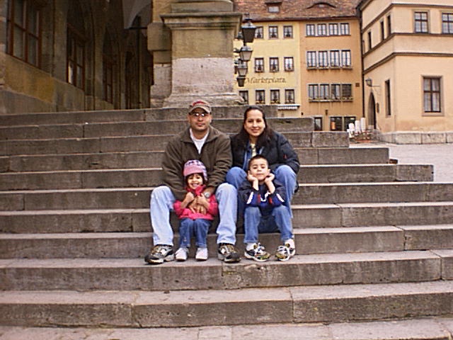2001/04(April)/Easter-Germany/640x480_GonzGerm-4-7-01.jpg