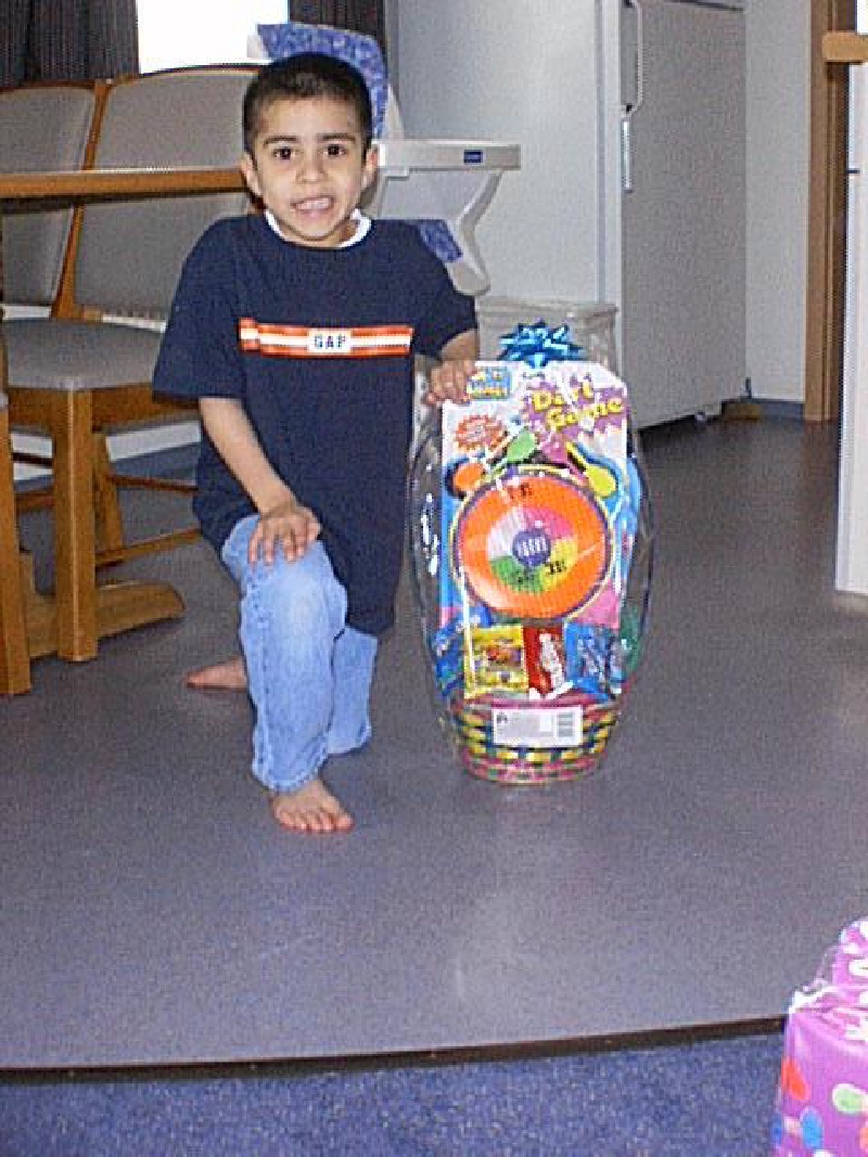 2001/04(April)/Easter-Germany/800x600_Josh-4-12-01.jpg