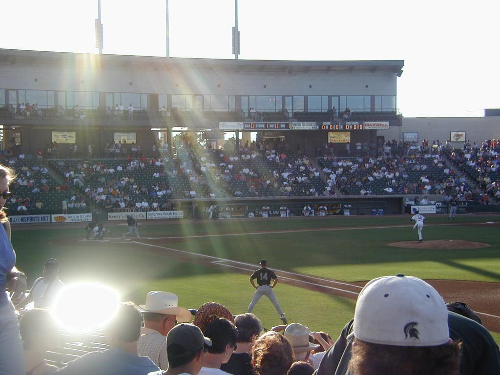 2001/05(May)/Express-Game/1024x768_2ndpitch.jpg