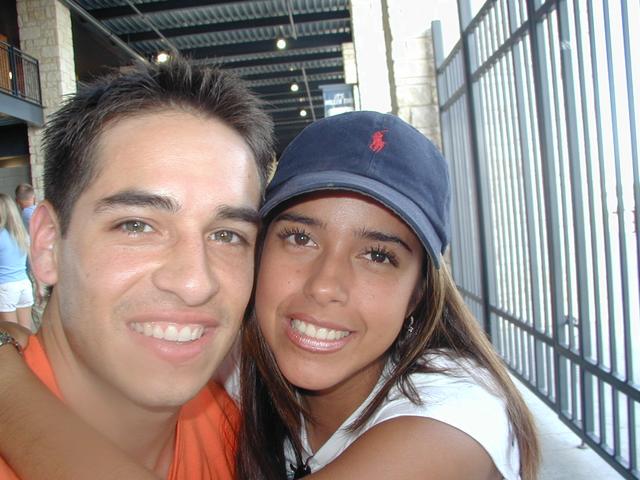 2001/05(May)/Express-Game/640x480_michael-angelica2.jpg
