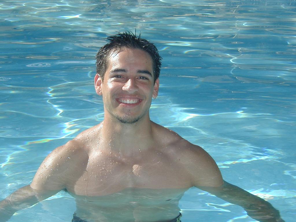 2001/06(June)/At-the-Pool/1024x768_P6100066.JPG