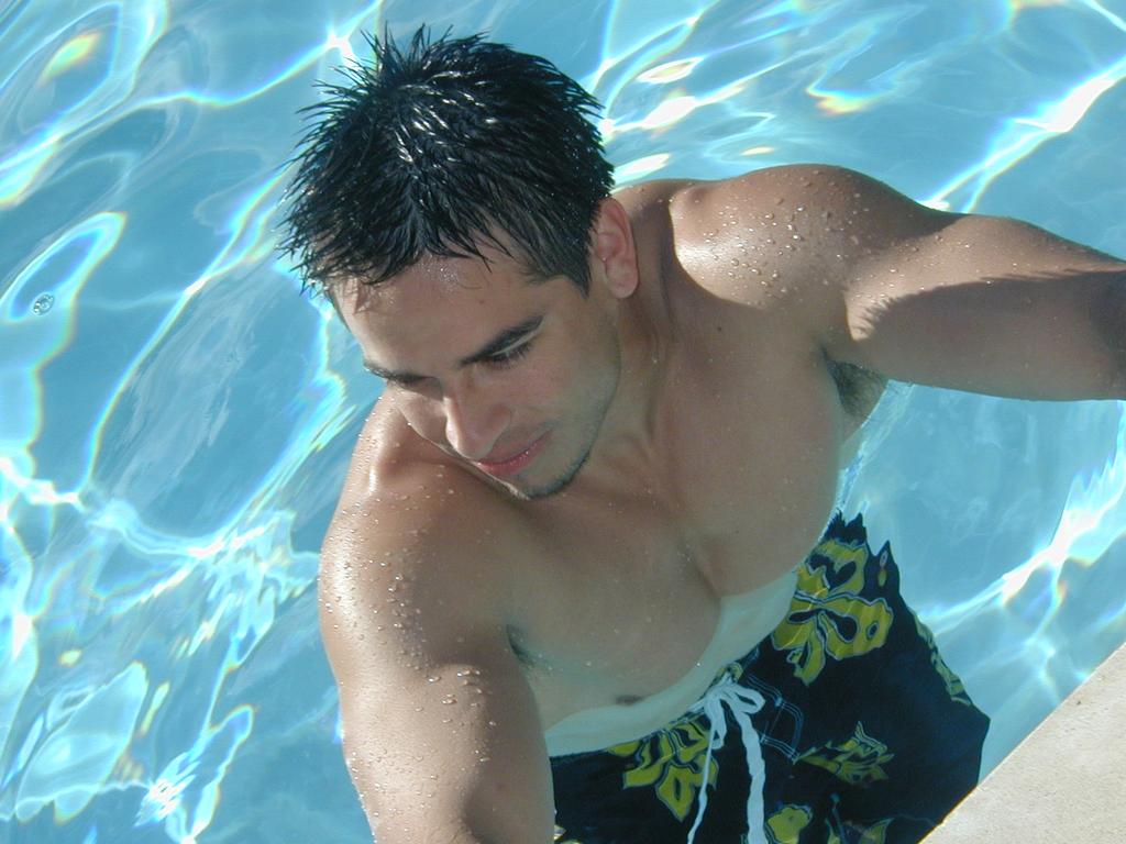 2001/06(June)/At-the-Pool/1024x768_P6100078.JPG