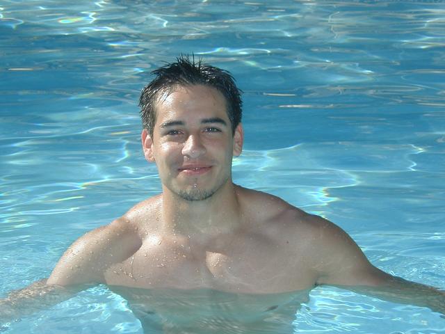 2001/06(June)/At-the-Pool/640x480_P6100067.JPG
