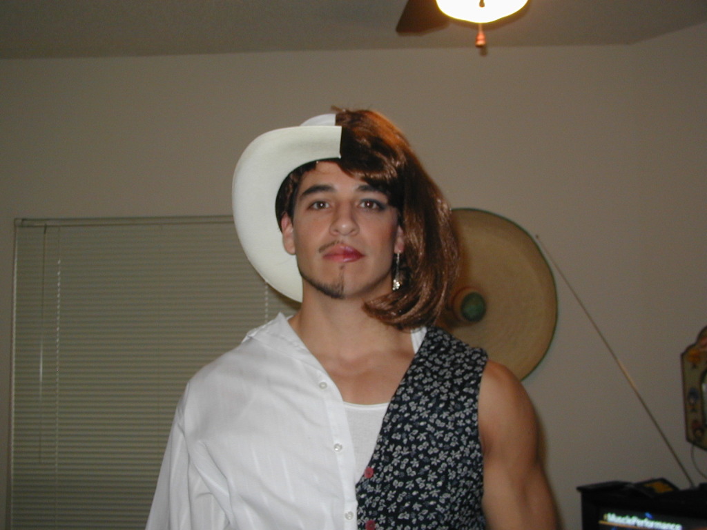 2001/10(October)/Halloween/1024x768_PA300003.JPG