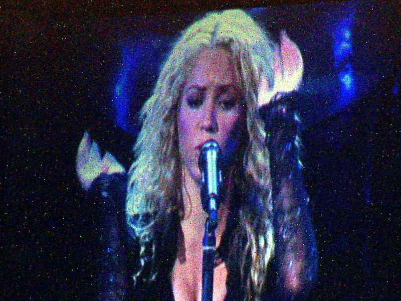 2003/01(January)/Shakira-Concert/800x600_P1010018.JPG