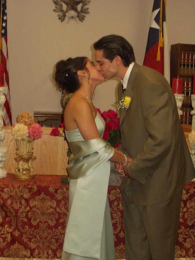 2003/02(February)/Wedding-and-Honeymoon/640x480_P1010009_2.JPG