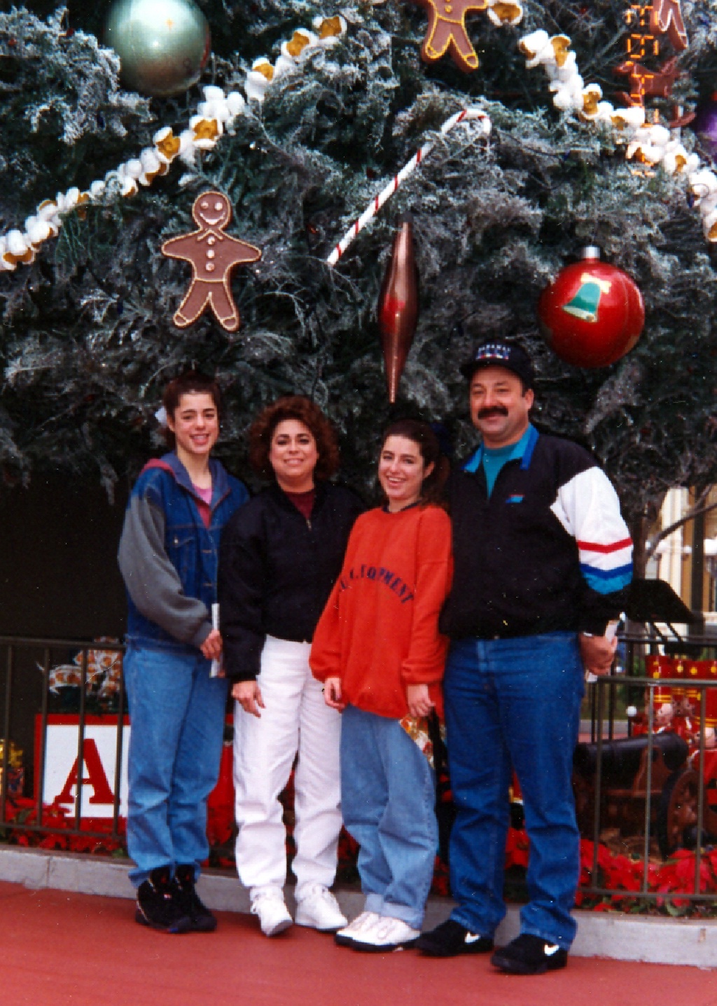 1993-12-24-Disney-World-12.jpg
