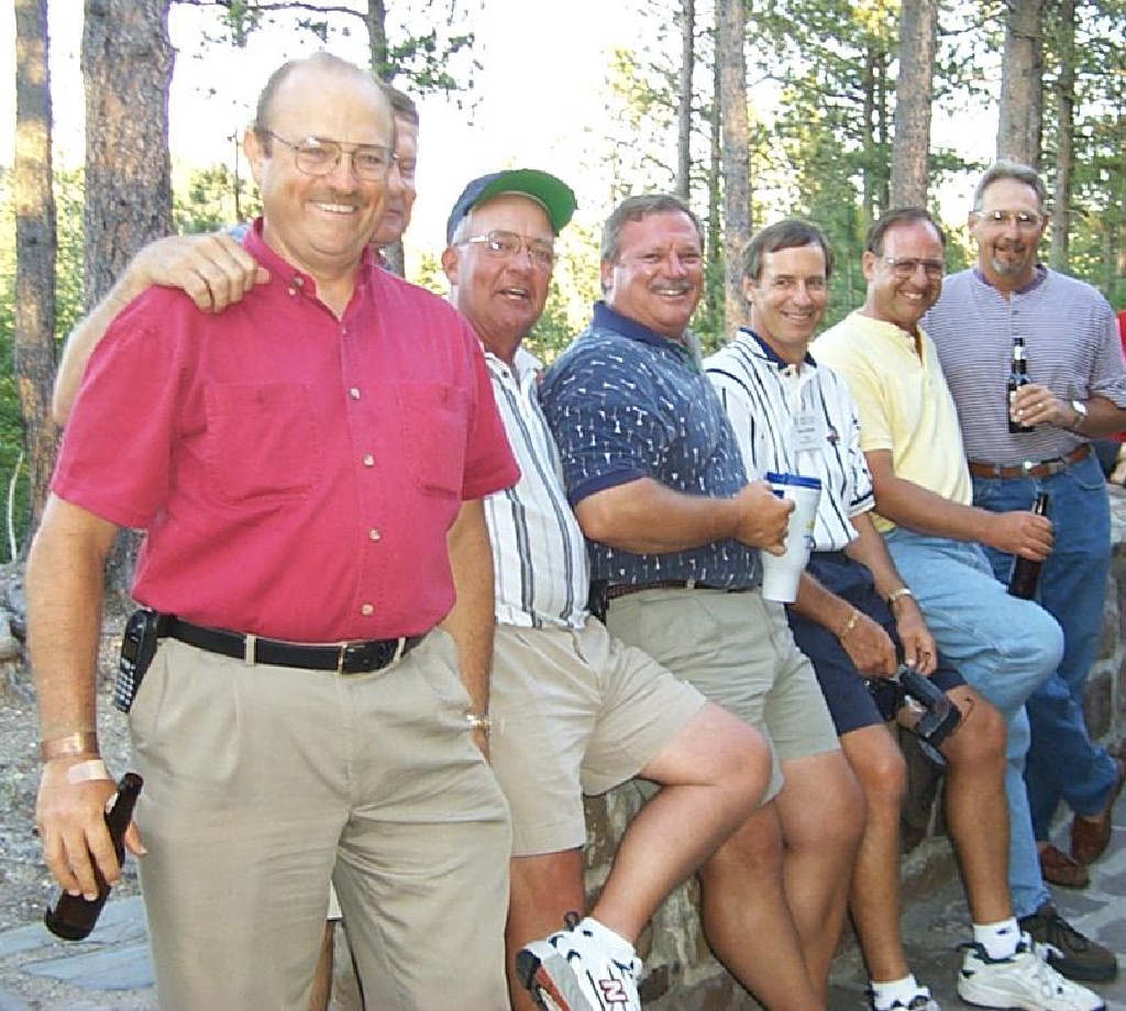 2000/00(SDSMT_REUNION)/1024x768_2000-07-06-1801-Sylvan-Lake-Delta-Sigs.JPG